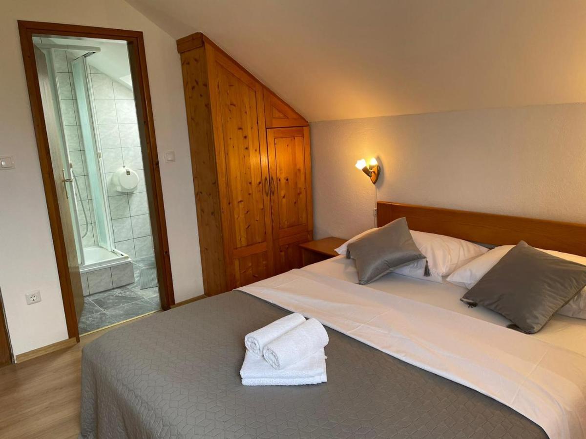 Guest House Family Dukic Rakovica Buitenkant foto