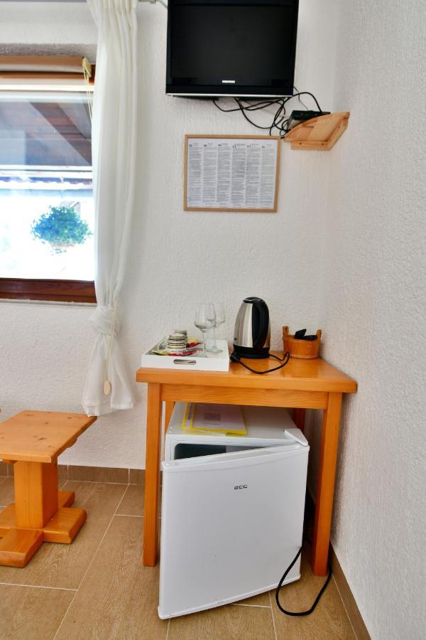 Guest House Family Dukic Rakovica Buitenkant foto
