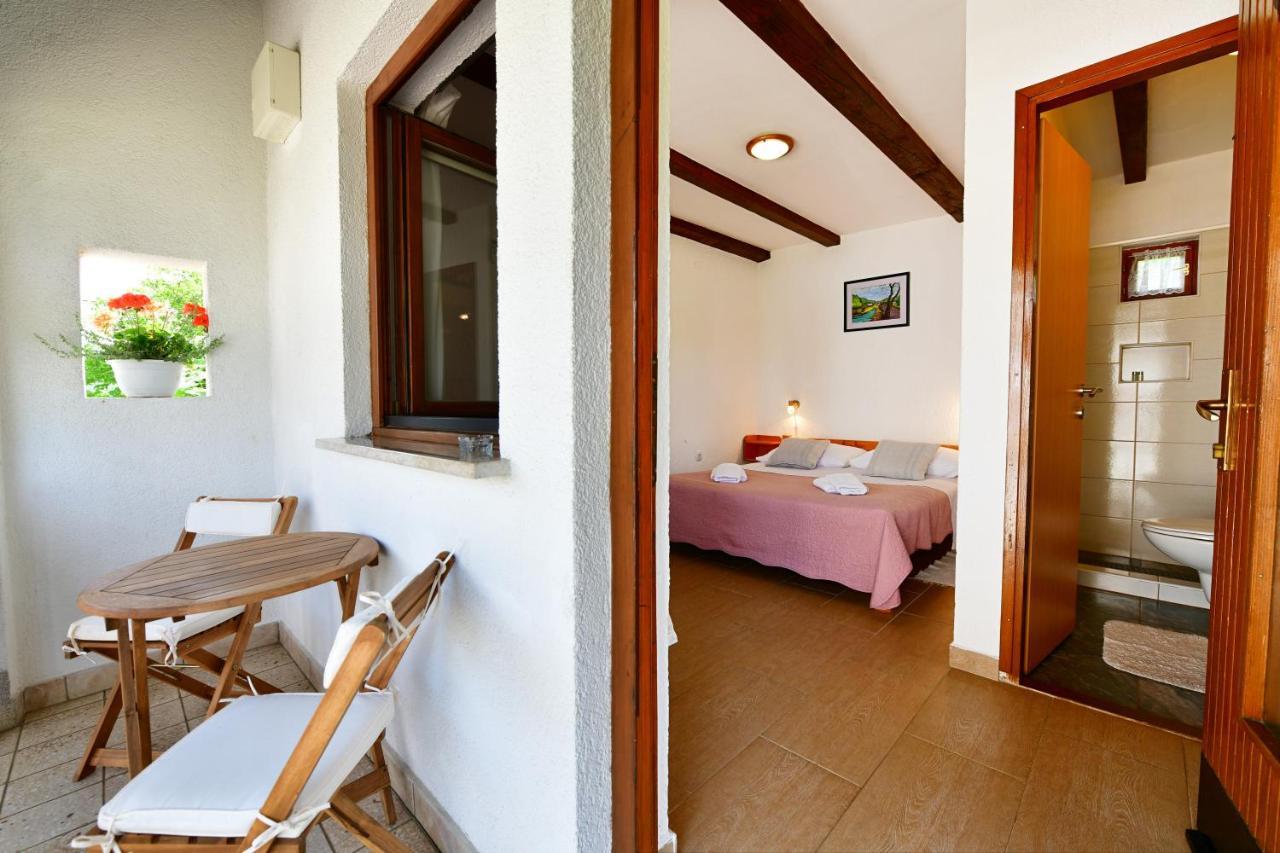 Guest House Family Dukic Rakovica Buitenkant foto