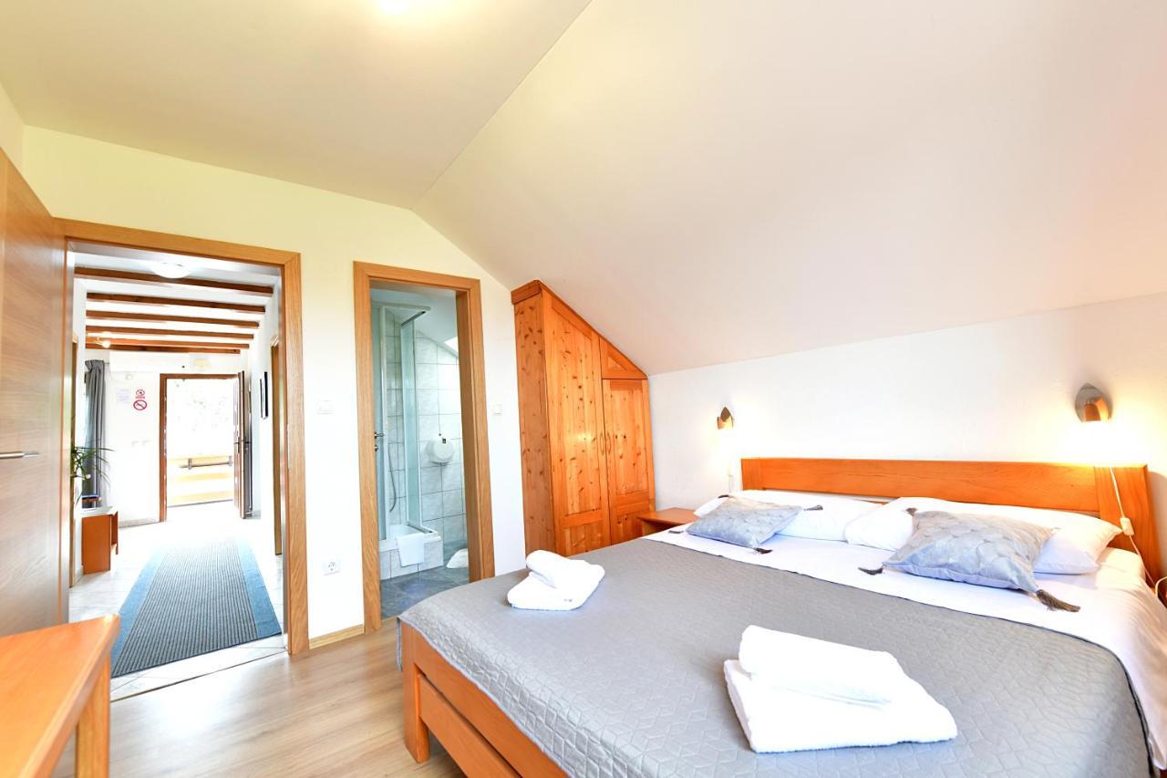 Guest House Family Dukic Rakovica Buitenkant foto